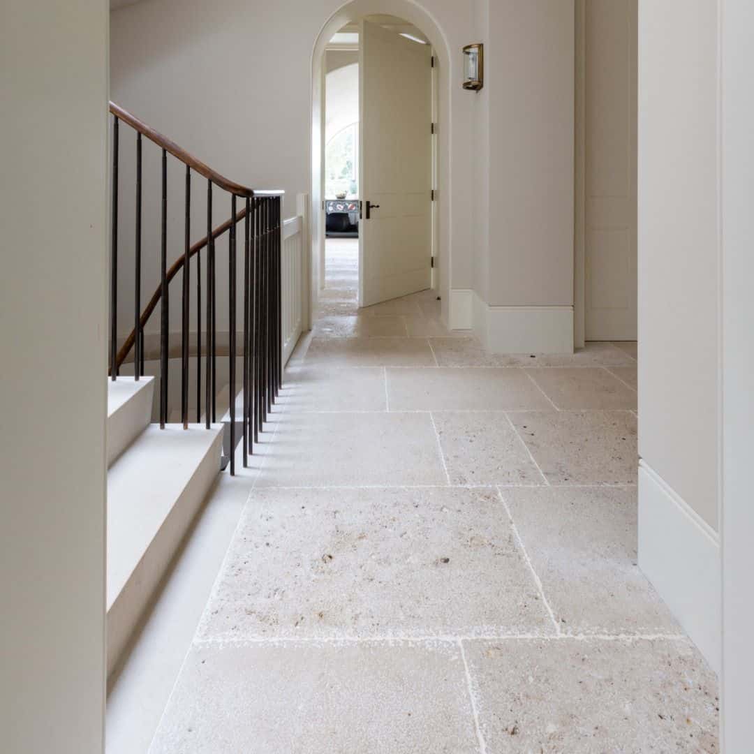 تصویر 2 از سنگ تراورتن سفید با جلوه‌ ای لوکس برای طراحی داخلی